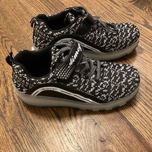 Moge Wheeled Shoes like Heely’s